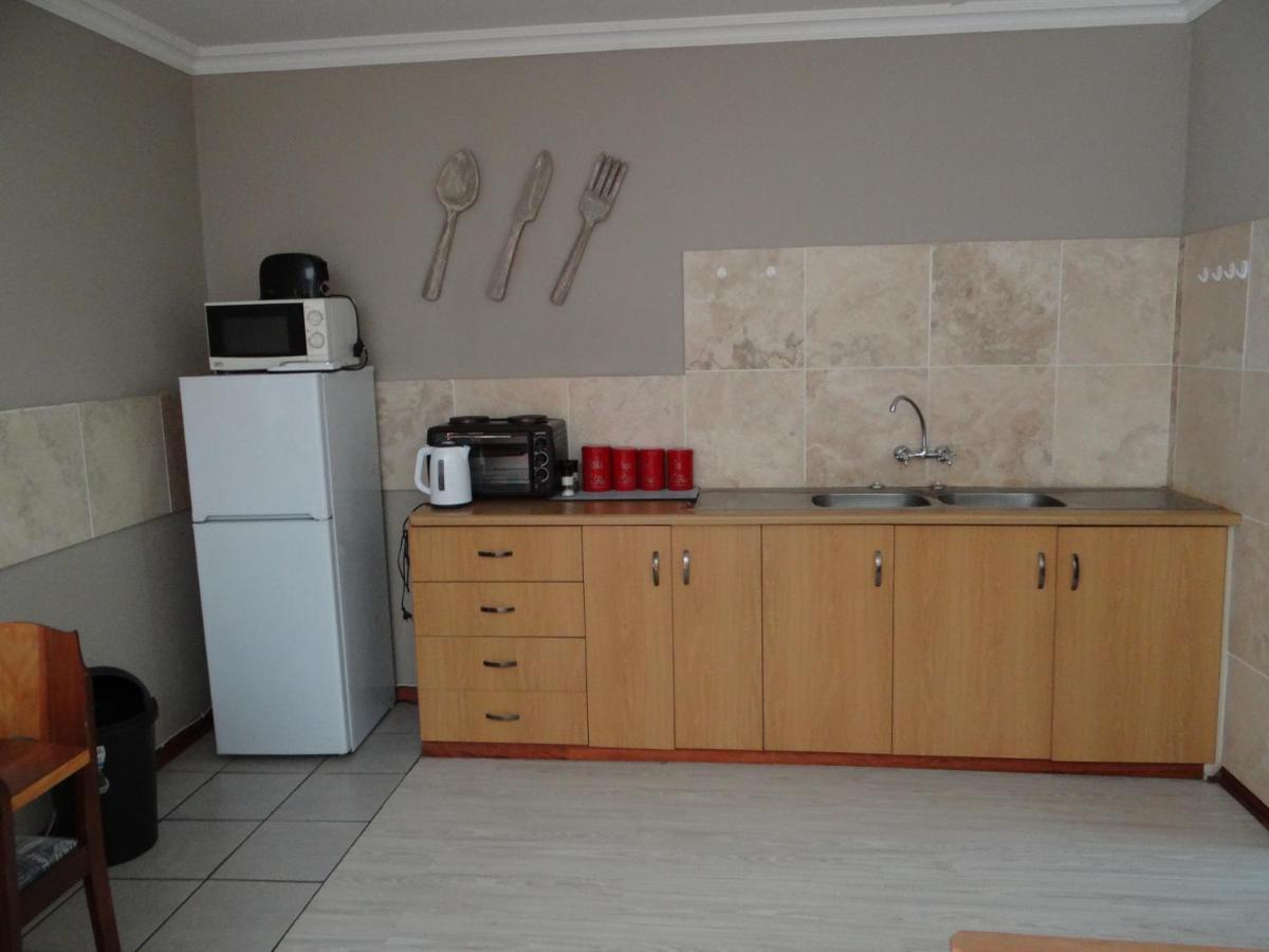 La Paix Guesthouse โบฟอร์ตเวสต์ ภายนอก รูปภาพ