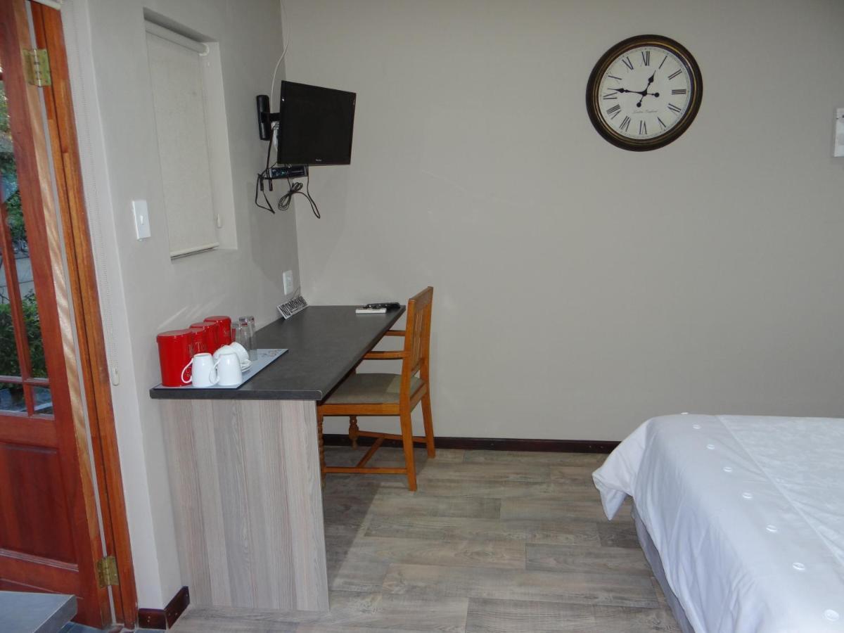 La Paix Guesthouse โบฟอร์ตเวสต์ ภายนอก รูปภาพ