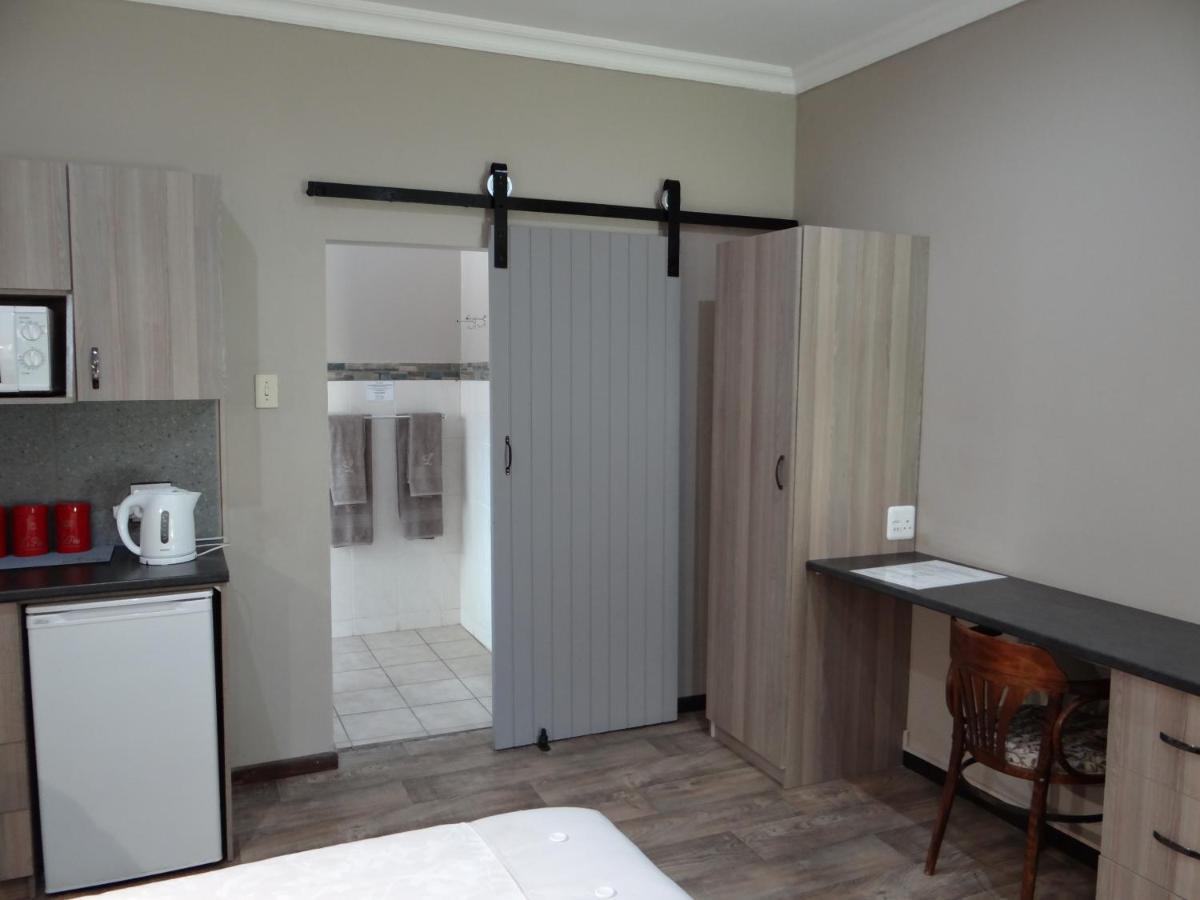 La Paix Guesthouse โบฟอร์ตเวสต์ ภายนอก รูปภาพ