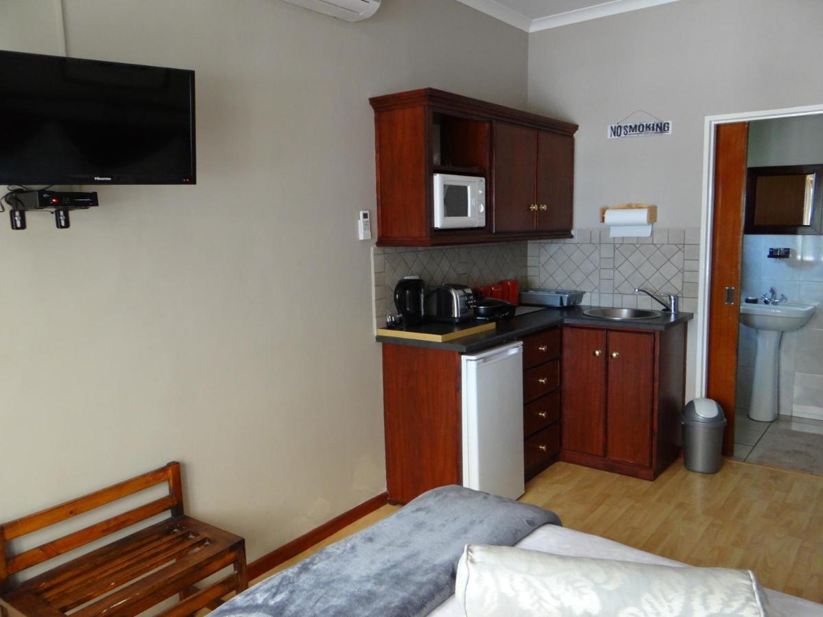 La Paix Guesthouse โบฟอร์ตเวสต์ ภายนอก รูปภาพ