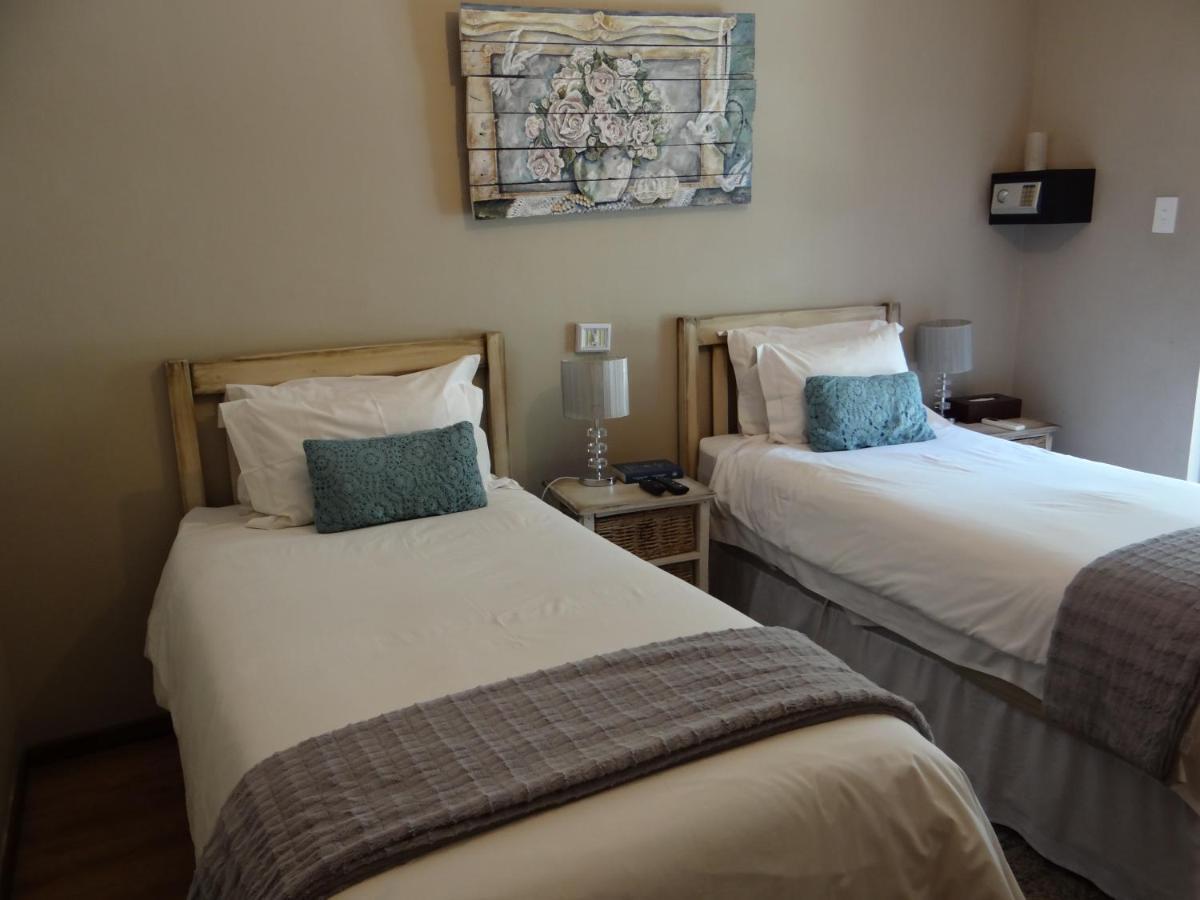 La Paix Guesthouse โบฟอร์ตเวสต์ ภายนอก รูปภาพ